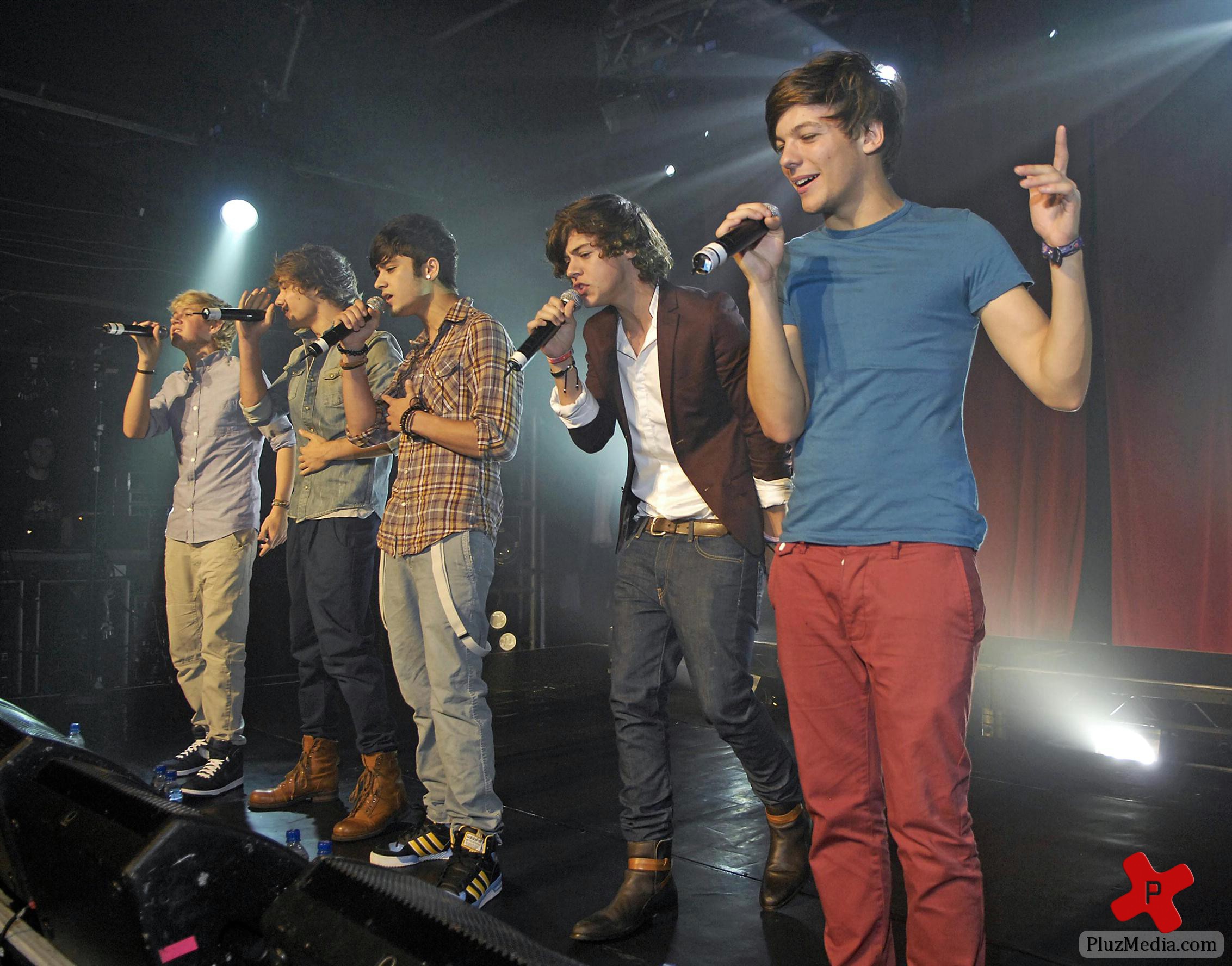 One Direction perform live at G-A-Y nightclub photos | Picture 80774